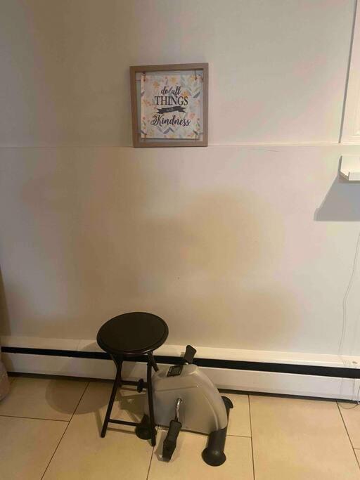 Beautiful Two Bedroom Apartment. Calgary Bagian luar foto