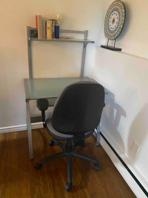 Beautiful Two Bedroom Apartment. Calgary Bagian luar foto
