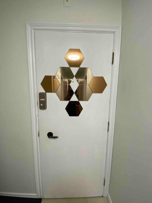 Beautiful Two Bedroom Apartment. Calgary Bagian luar foto